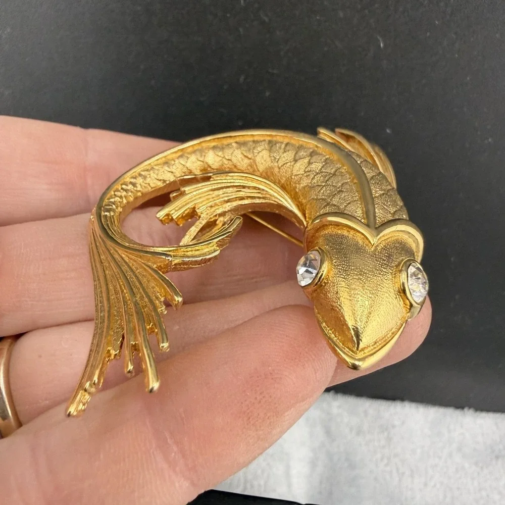 Vintage Monet Brooch Gold Tone Fish‎ Koi